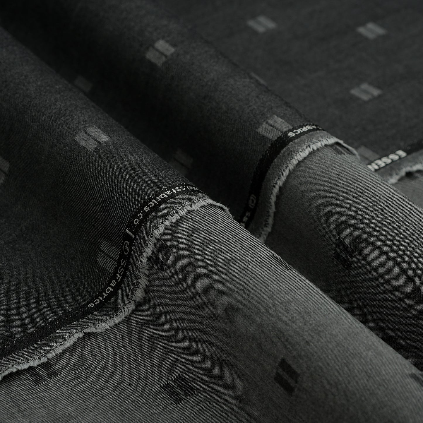 ESSENCE Wash & Wear - Black Elegance